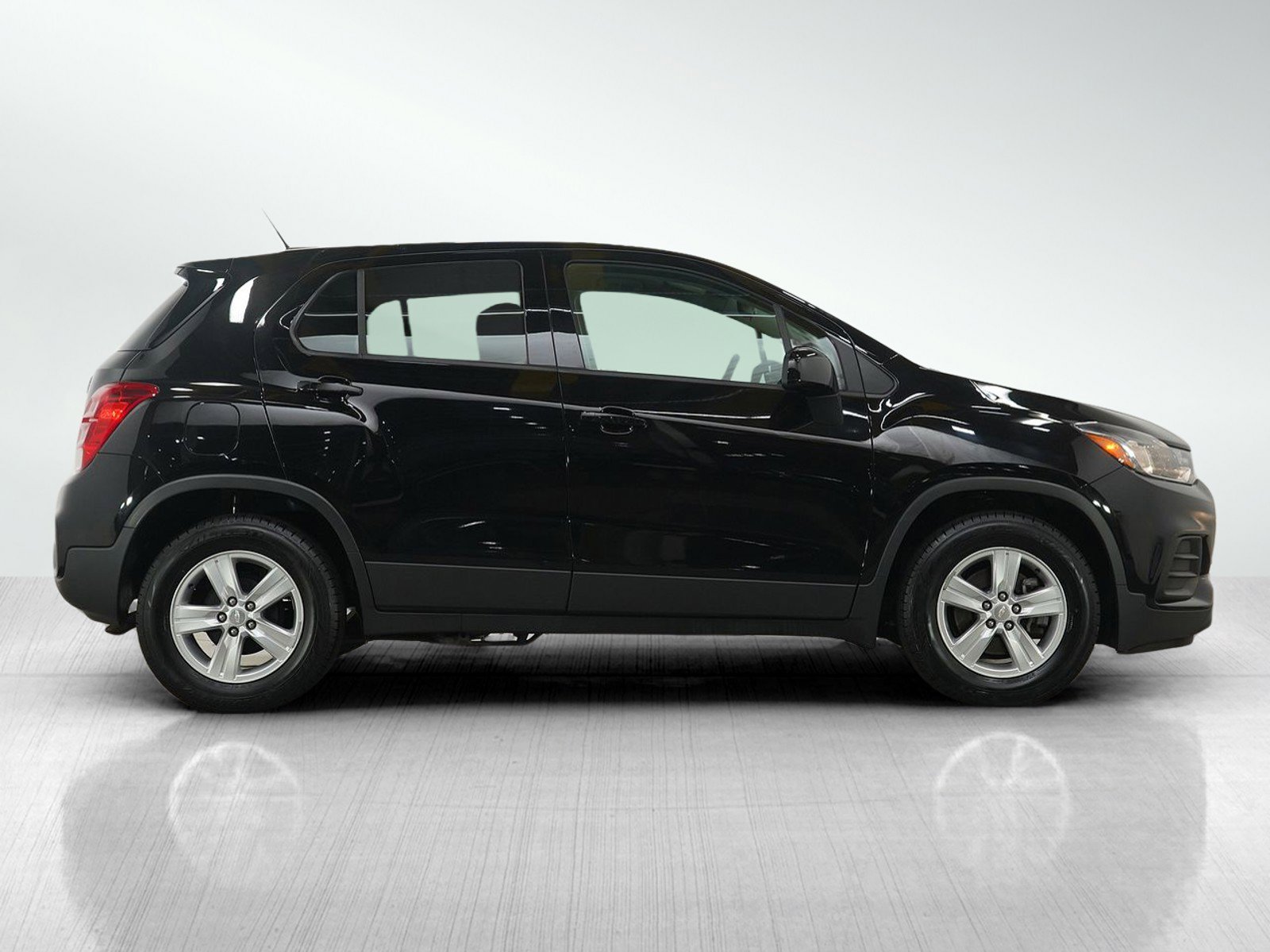 Used 2020 Chevrolet Trax LS w/ Tint and Cruise Package FWD image 6