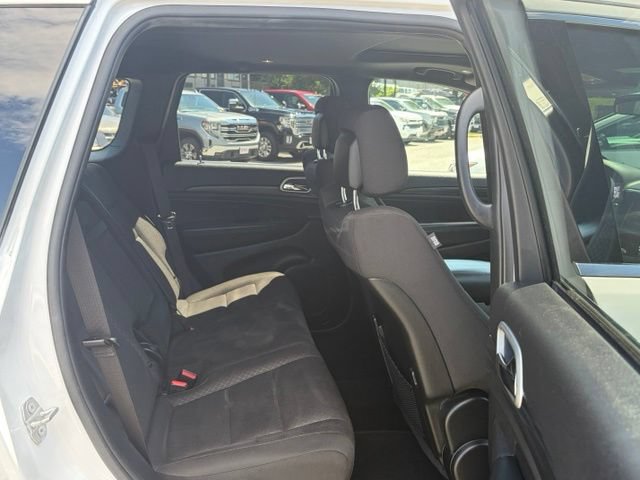 Used 2020 Jeep Grand Cherokee Laredo AWD/4WD image 29