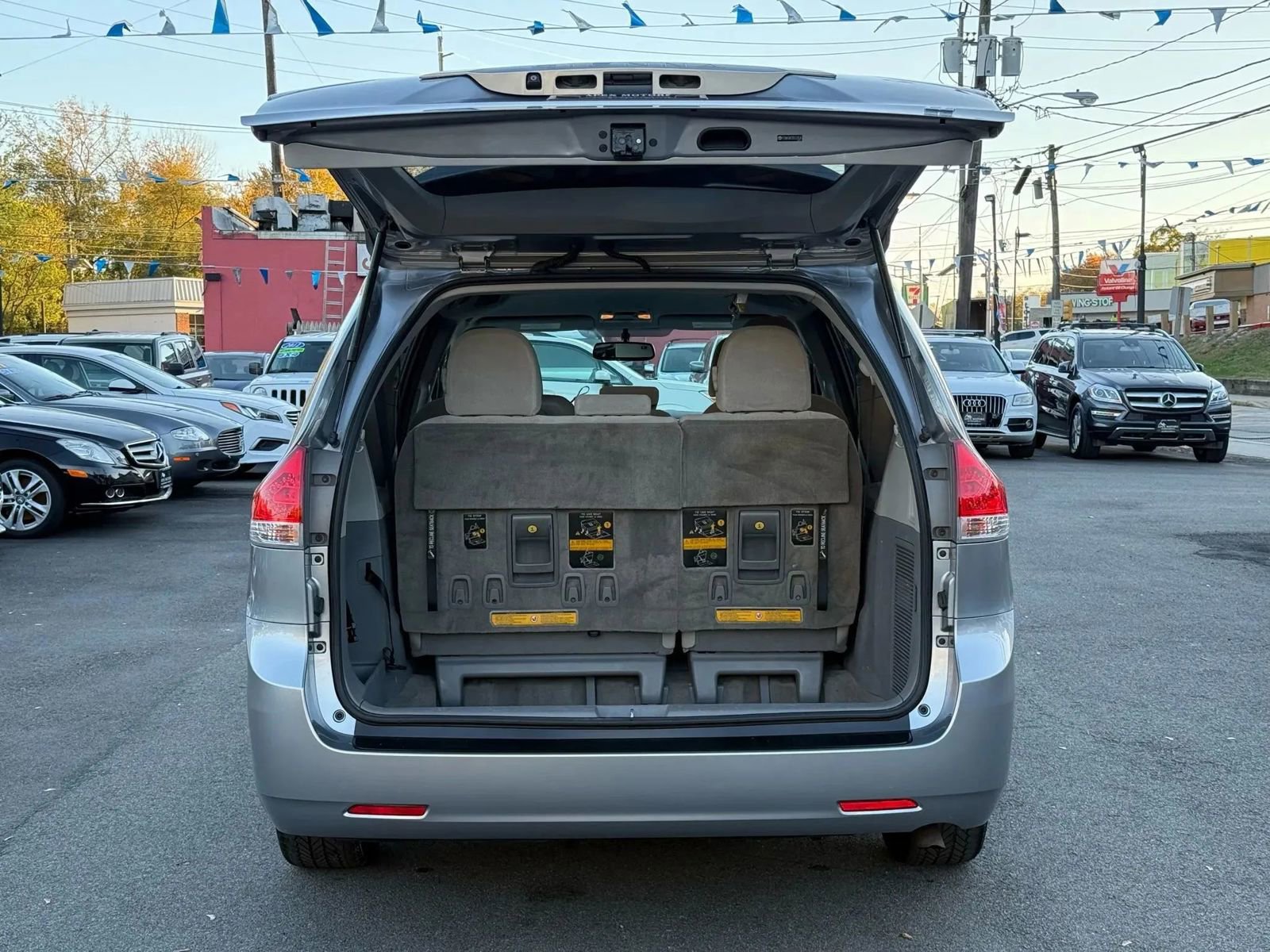 Used 2013 Toyota Sienna LE image 9