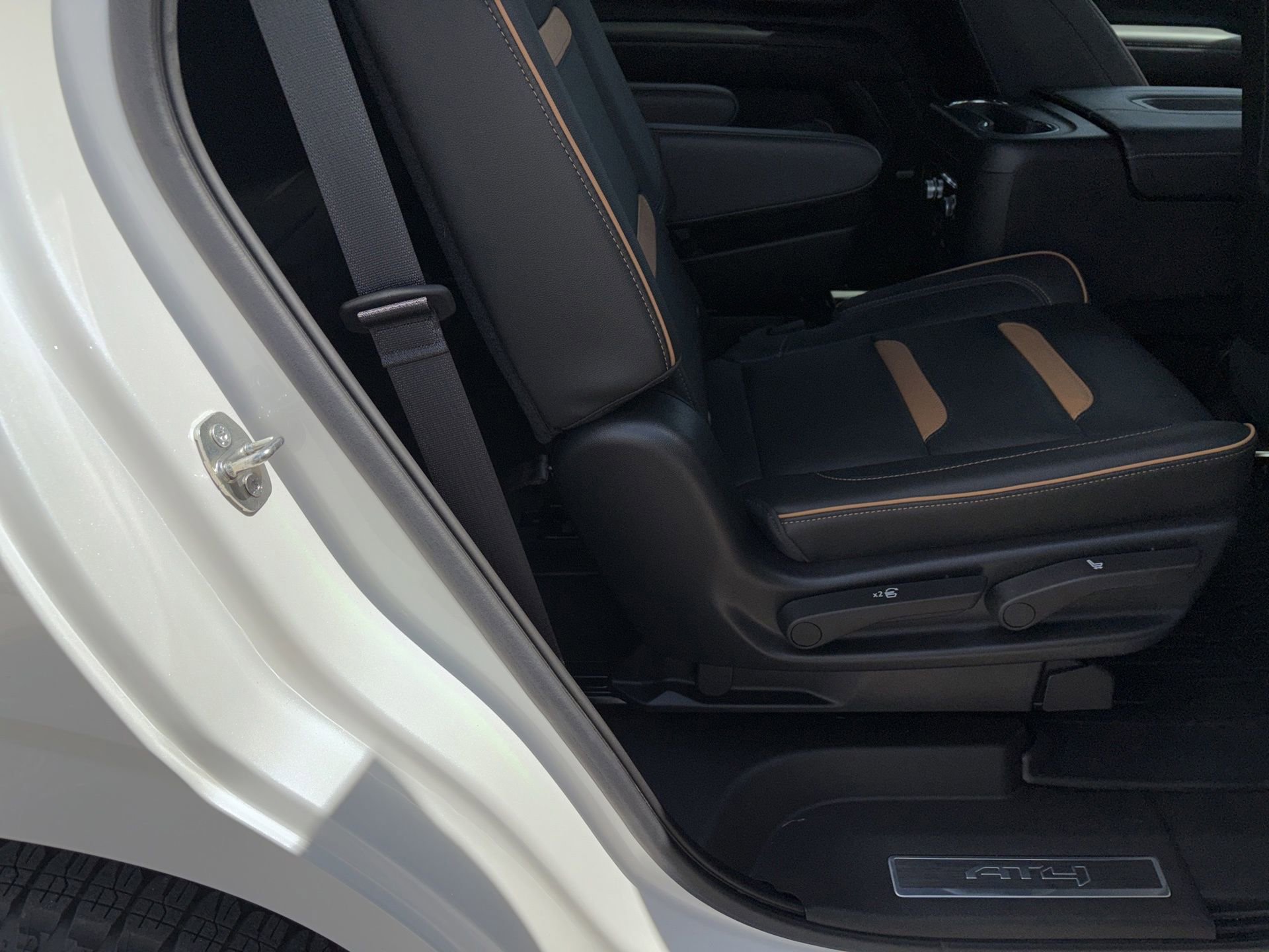 Used 2021 GMC Yukon AT4 w/ AT4 Premium Package image 13