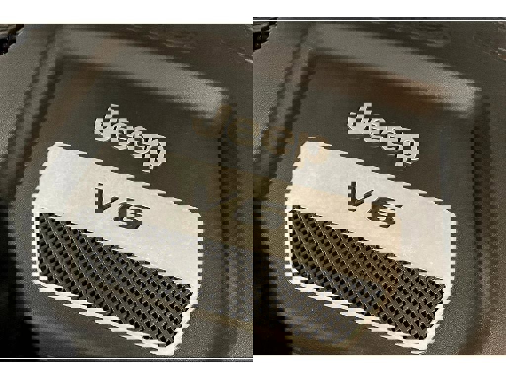 Used 2016 Jeep Wrangler Unlimited Sahara w/ Connectivity Group image 30