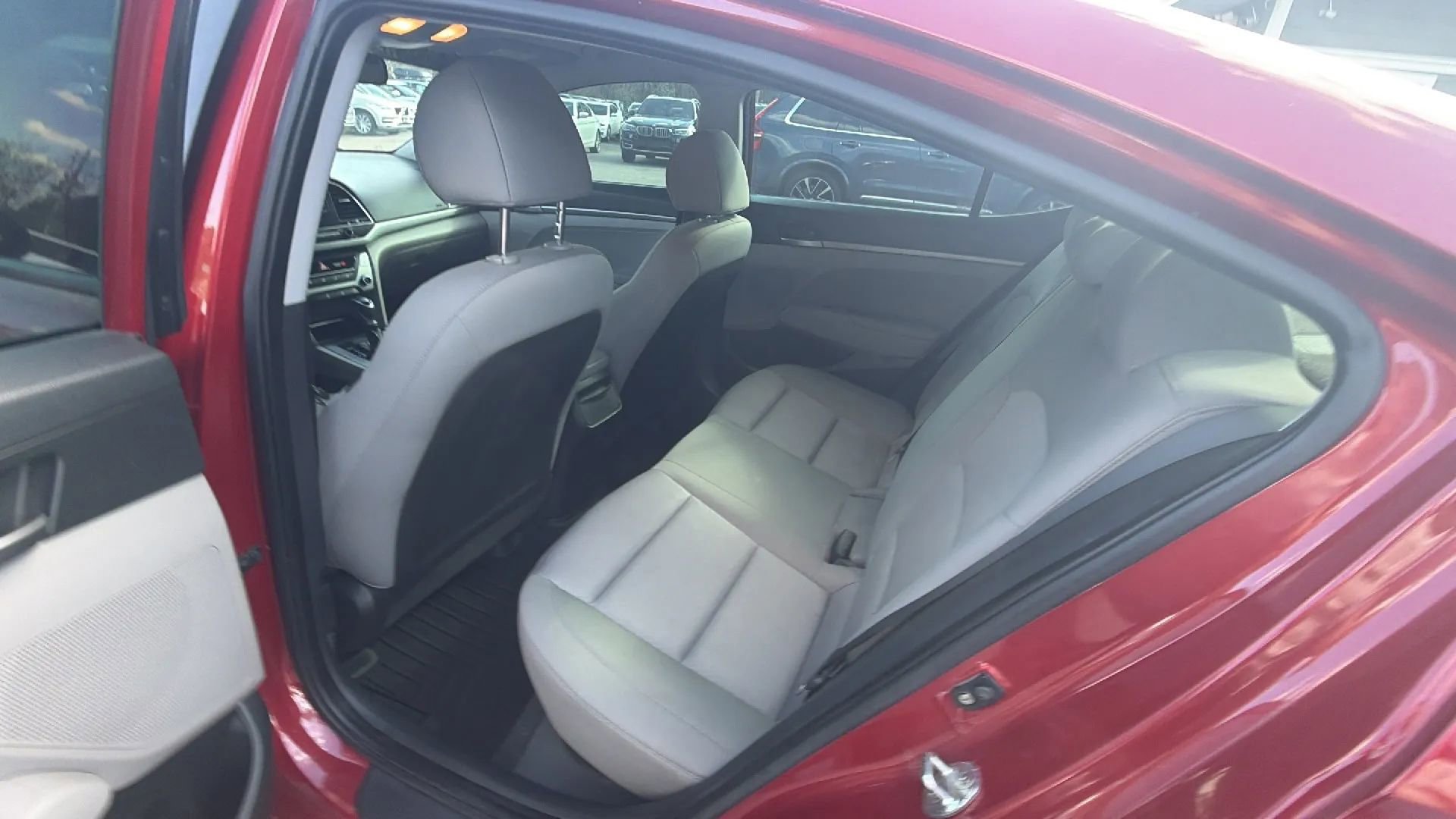 Used 2017 Hyundai Elantra SE image 19