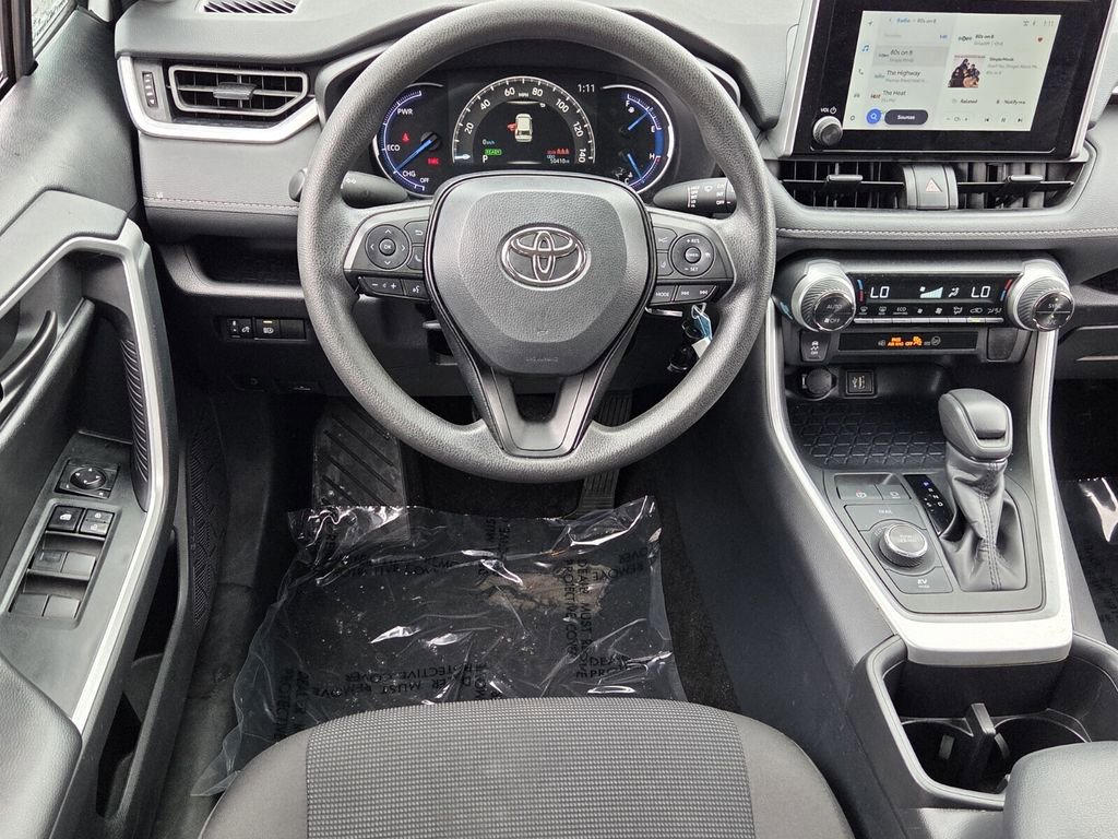 Used 2025 Toyota RAV4 LE image 7