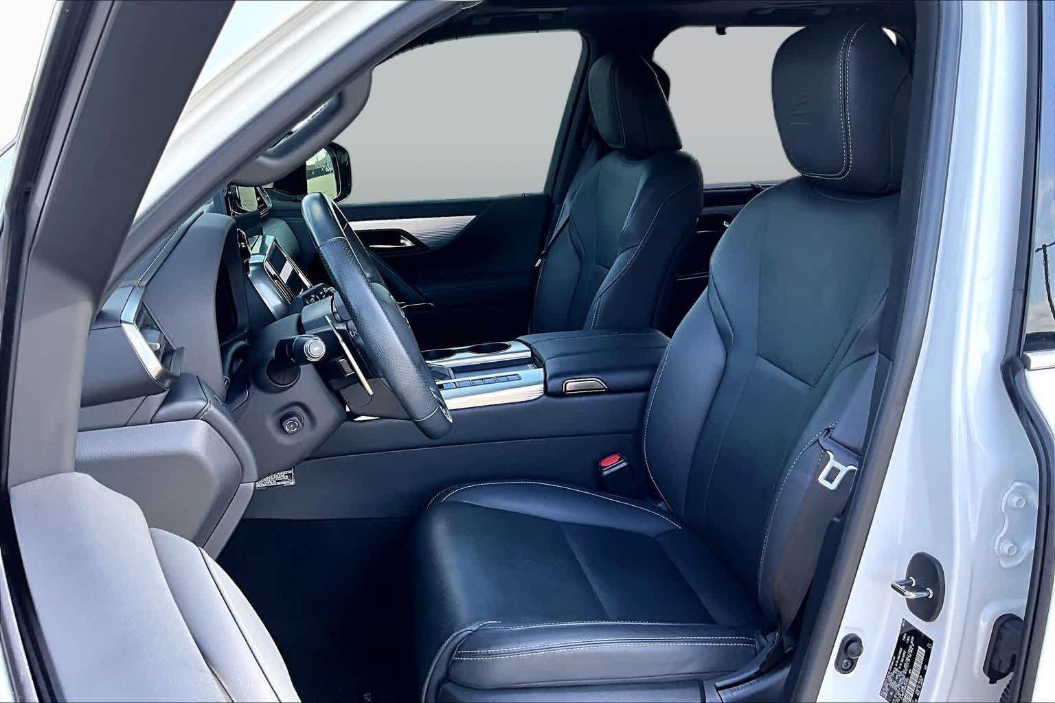 Used 2024 Lexus LX 600 F Sport AWD/4WD image 8
