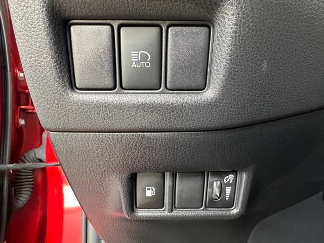Used 2020 Toyota C-HR XLE FWD image 25