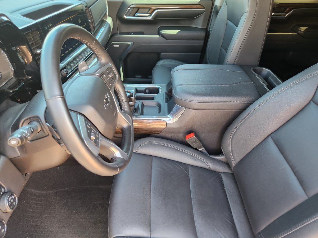 Used 2024 Chevrolet Silverado 1500 LT Trail Boss w/ Convenience Package II AWD/4WD image 12
