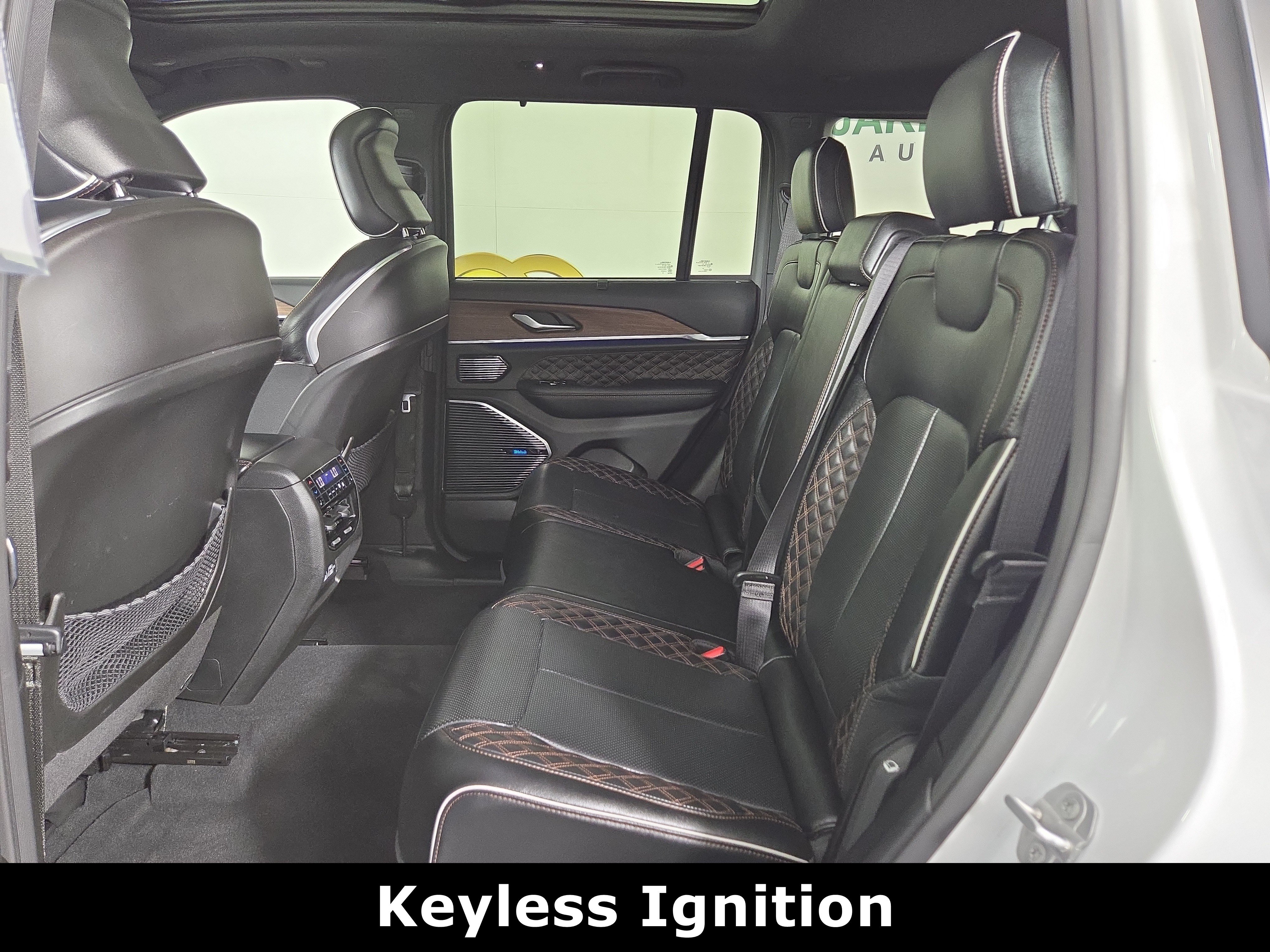 Used 2023 Jeep Grand Cherokee Summit w/ Luxury Tech Group V AWD/4WD image 12