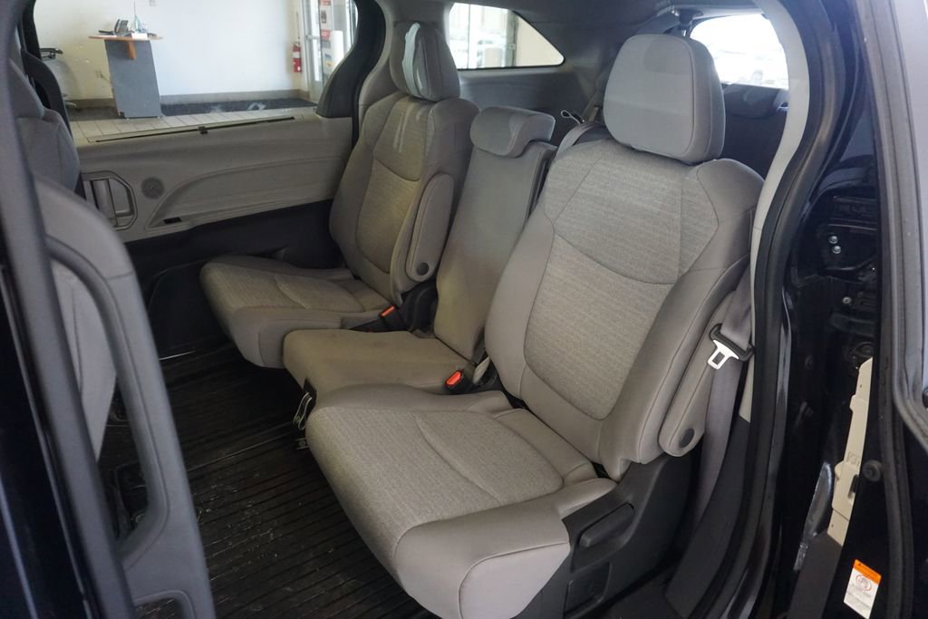Used 2024 Toyota Sienna LE image 17