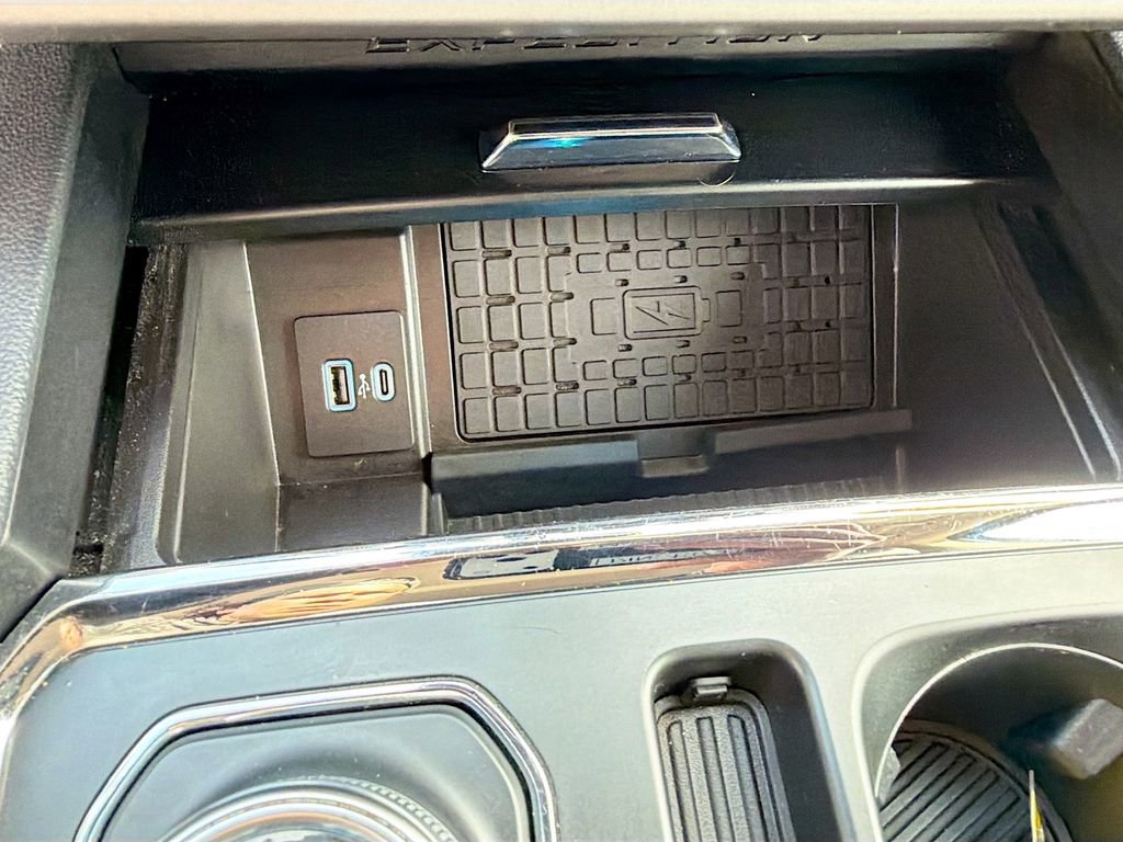 Used 2024 Ford Expedition XLT image 32