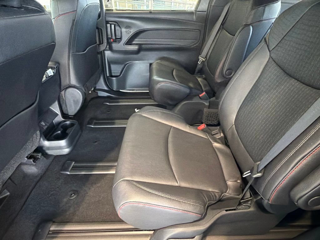 New 2026 Toyota Sienna XSE FWD image 30