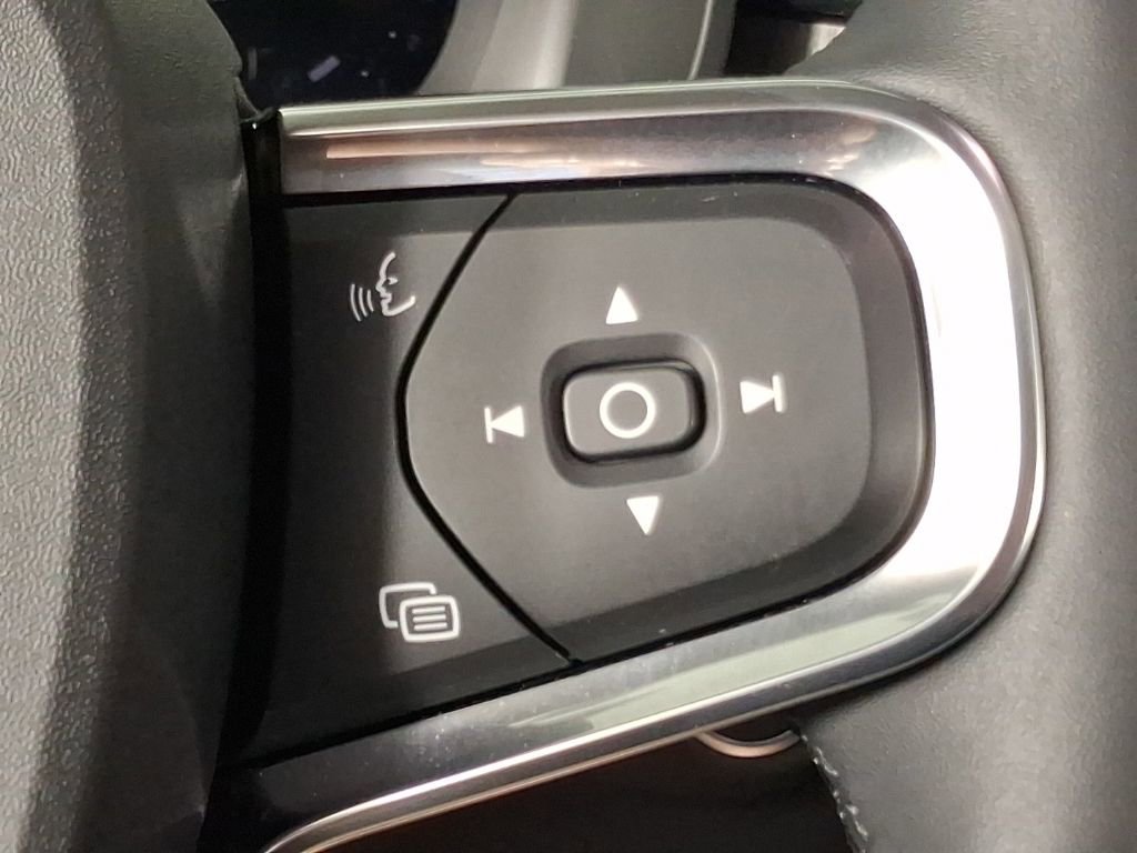 Certified 2024 Volvo XC40 B5 Ultimate w/ Protection Package Premier AWD/4WD image 33