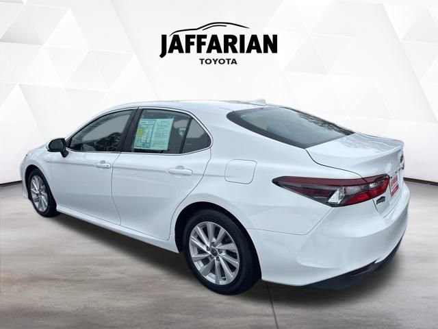 Certified 2022 Toyota Camry LE image 8