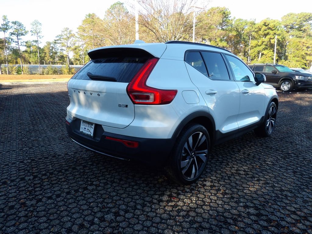 Certified 2024 Volvo XC40 B5 Plus w/ Protection Package Premier image 7