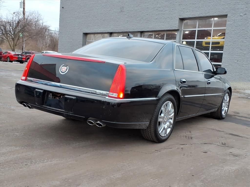 Used 2010 Cadillac DTS Platinum FWD image 5