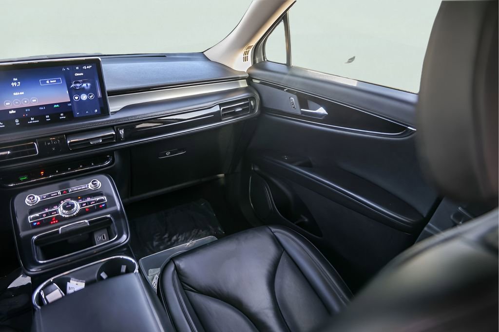 Used 2021 Lincoln Nautilus FWD w/ Equipment Group 101A image 28