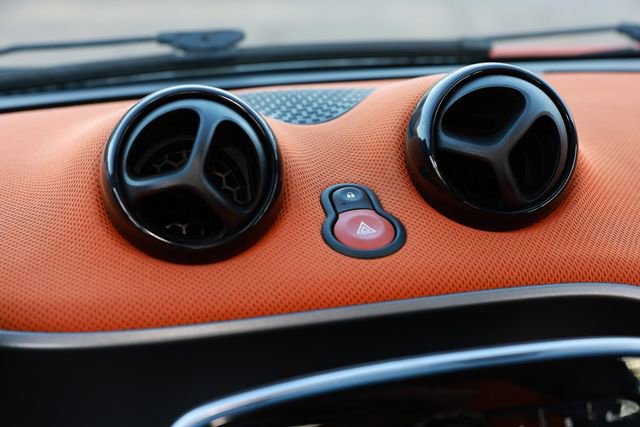 Used 2016 smart fortwo passion image 32