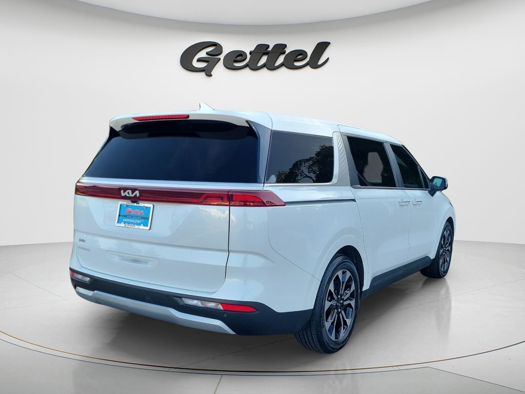 Used 2024 Kia Carnival EX FWD image 5