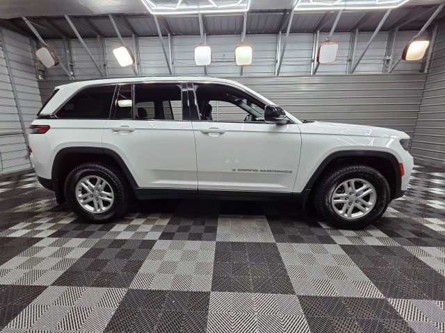 Used 2024 Jeep Grand Cherokee Laredo w/ Trailer Tow Package AWD/4WD image 10