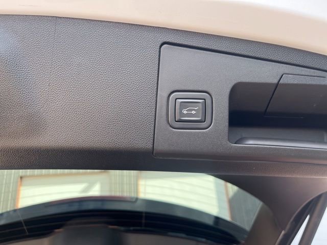 Used 2020 Cadillac XT4 Premium Luxury w/ Technology Package image 9