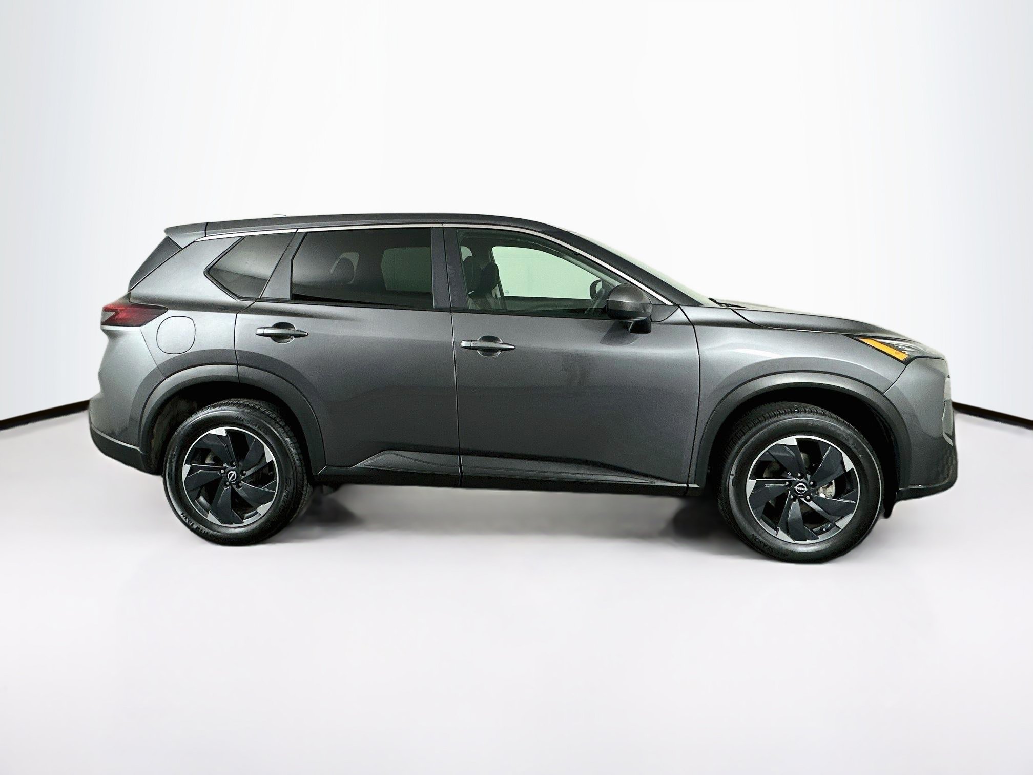 Used 2025 Nissan Rogue SV AWD/4WD image 10