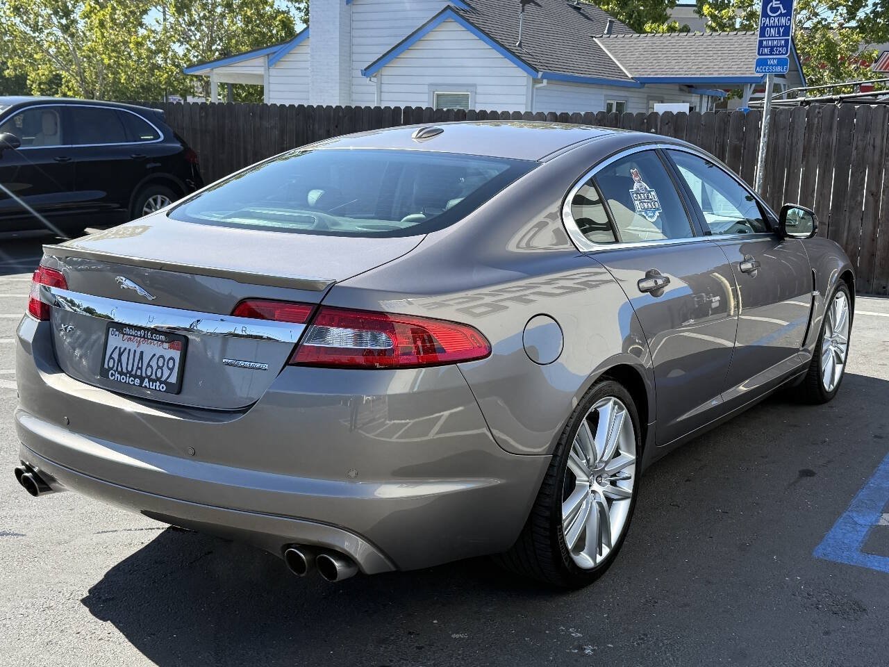 Used 2010 Jaguar XF Supercharged RWD image 6