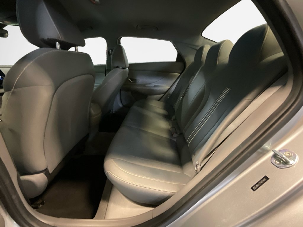 Used 2022 Hyundai Elantra SEL FWD image 24