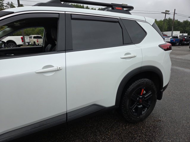Used 2025 Nissan Rogue SV AWD/4WD image 33