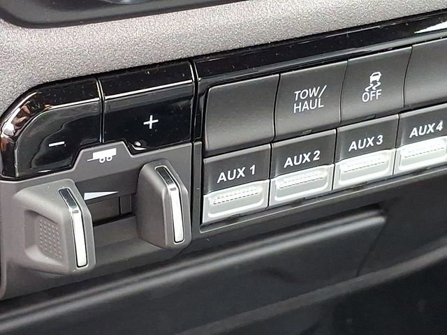 Used 2024 RAM 2500 Tradesman w/ Chrome Appearance Group image 18