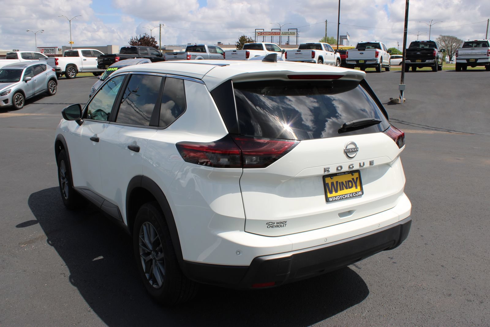 Used 2024 Nissan Rogue S FWD image 6