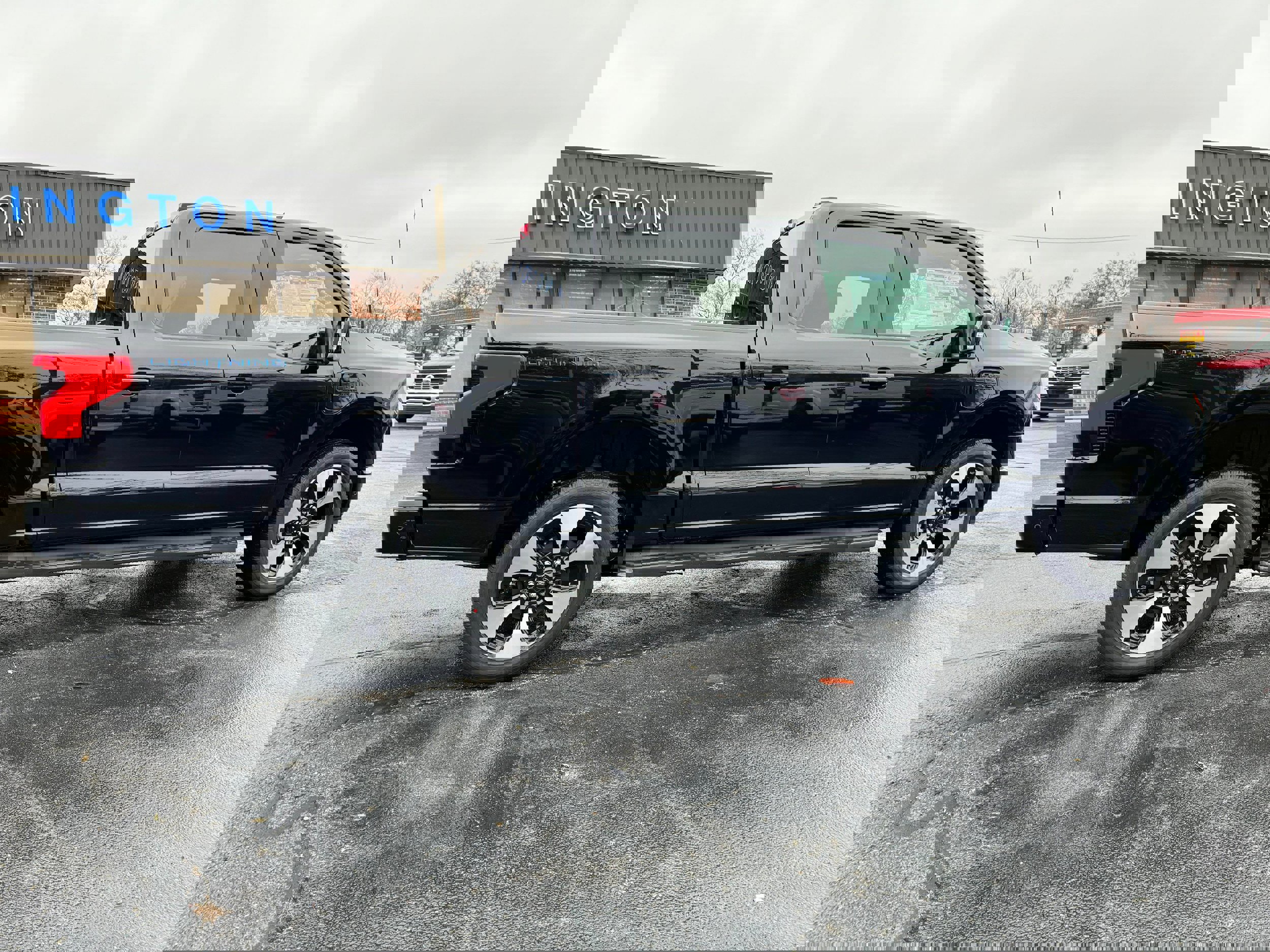 New 2023 Ford F150 Lightning Platinum image 5