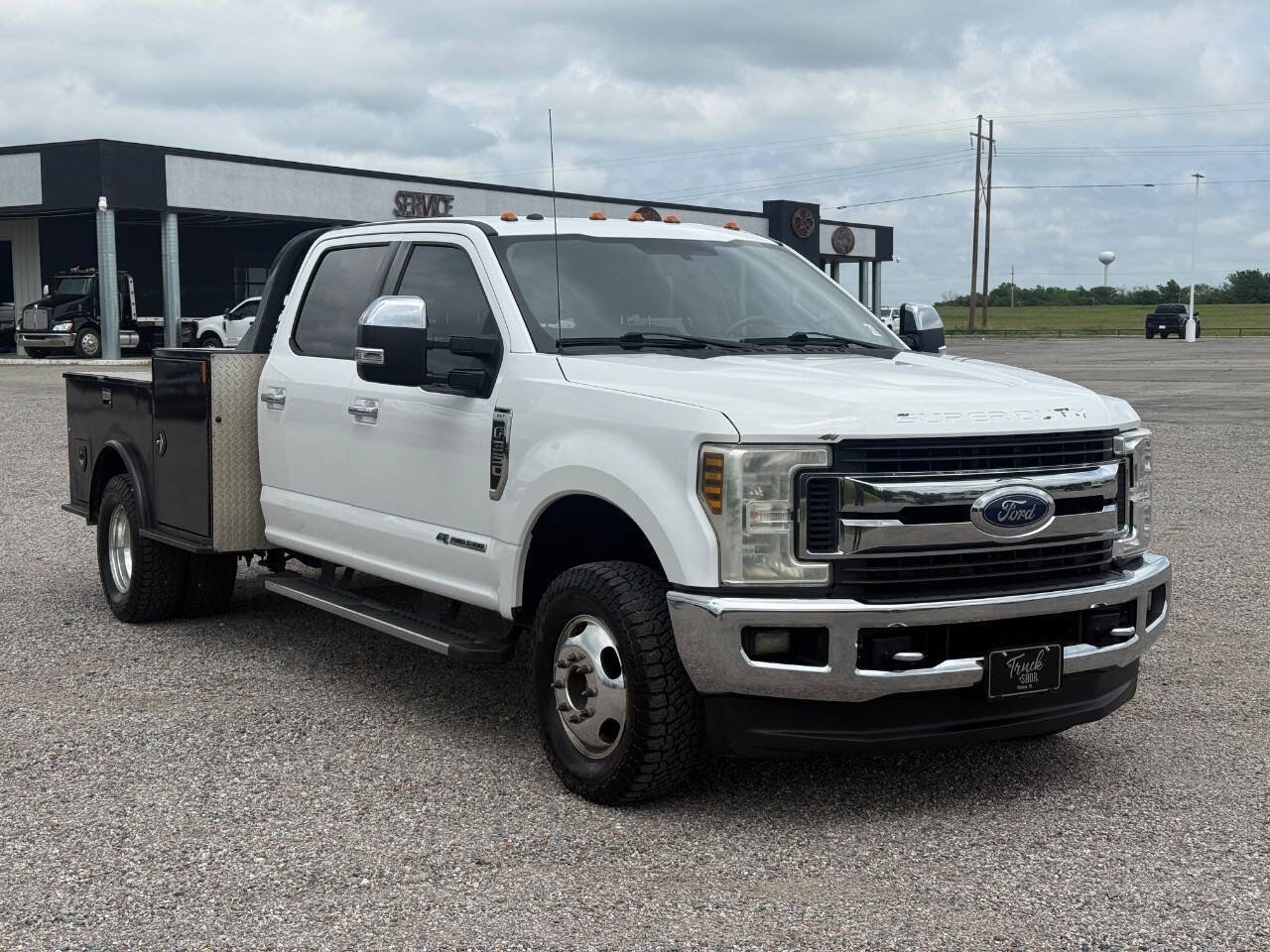 Used 2019 Ford F350 XLT w/ XLT Premium Package AWD/4WD image 3