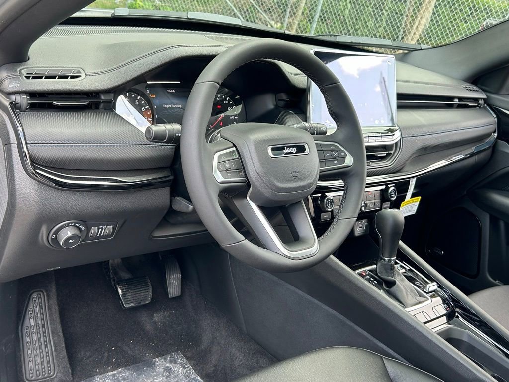 New 2025 Jeep Compass Latitude w/ Sun & Sound Group AWD/4WD image 43