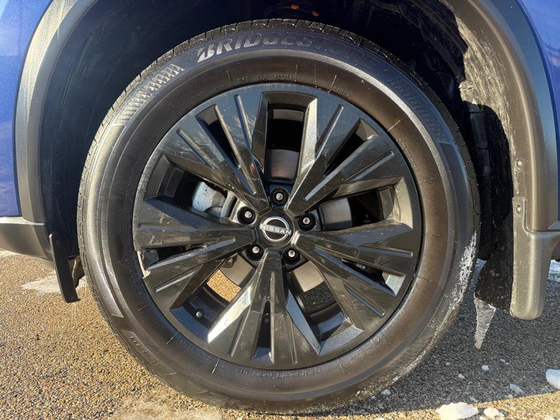 Used 2023 Nissan Rogue SV image 9