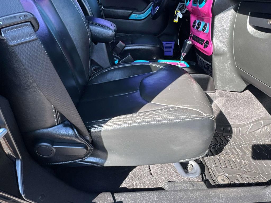 Used 2015 Jeep Wrangler Unlimited Rubicon image 20