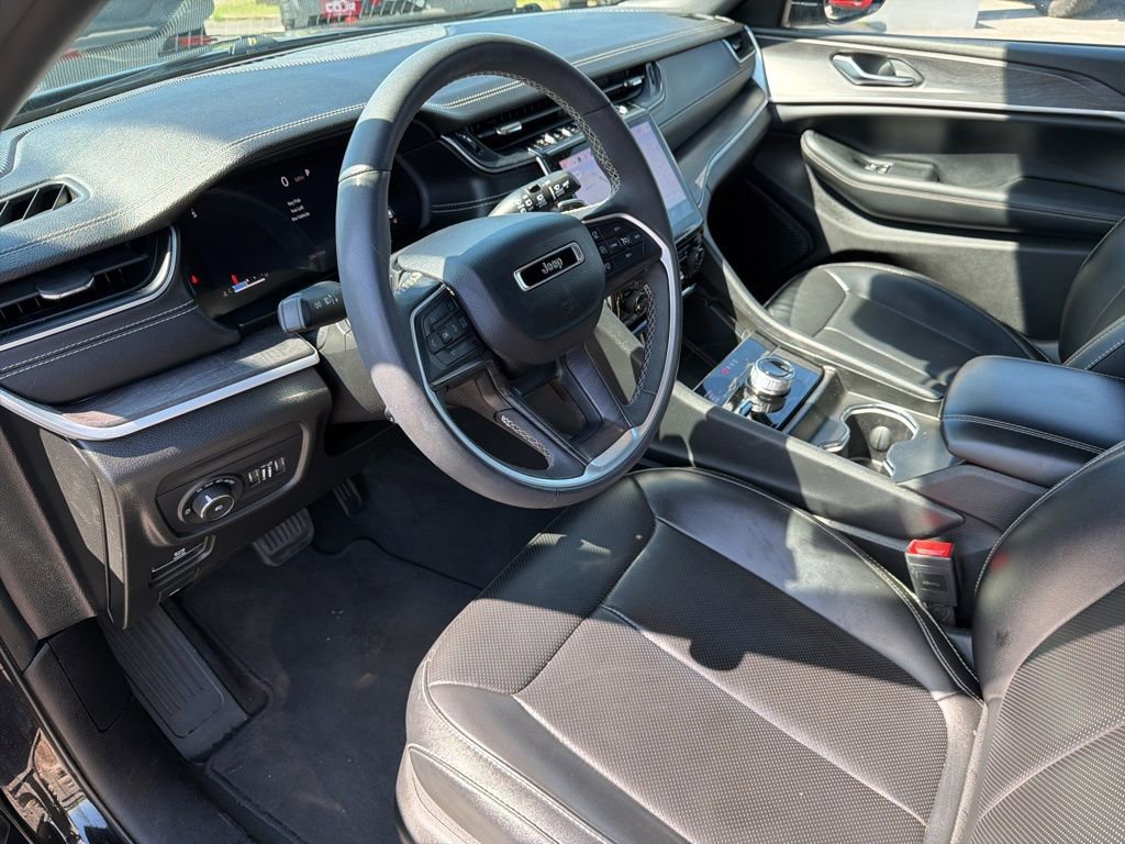 Used 2024 Jeep Grand Cherokee L Limited w/ Luxury Tech Group II AWD/4WD image 39