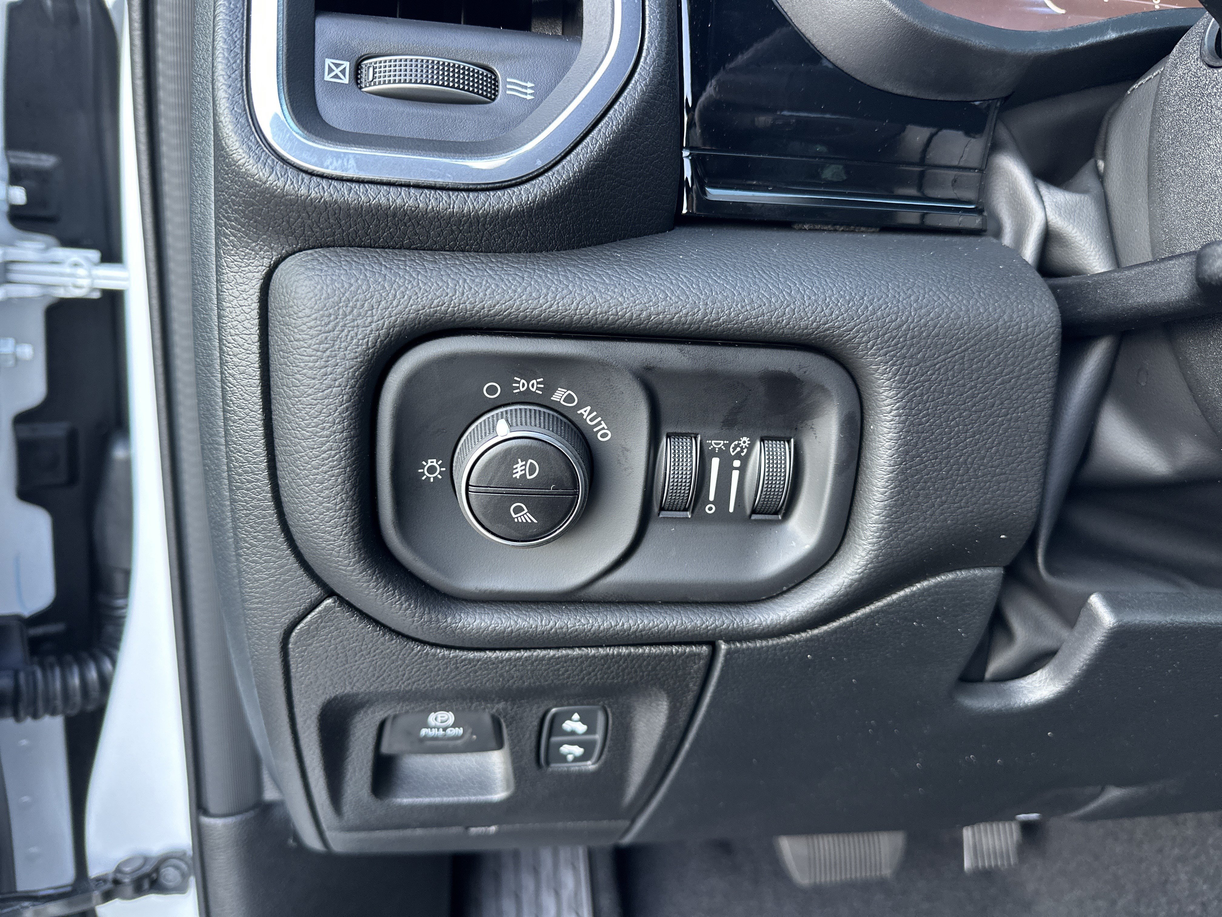New 2026 RAM 1500 Laramie w/ Night Edition AWD/4WD image 33