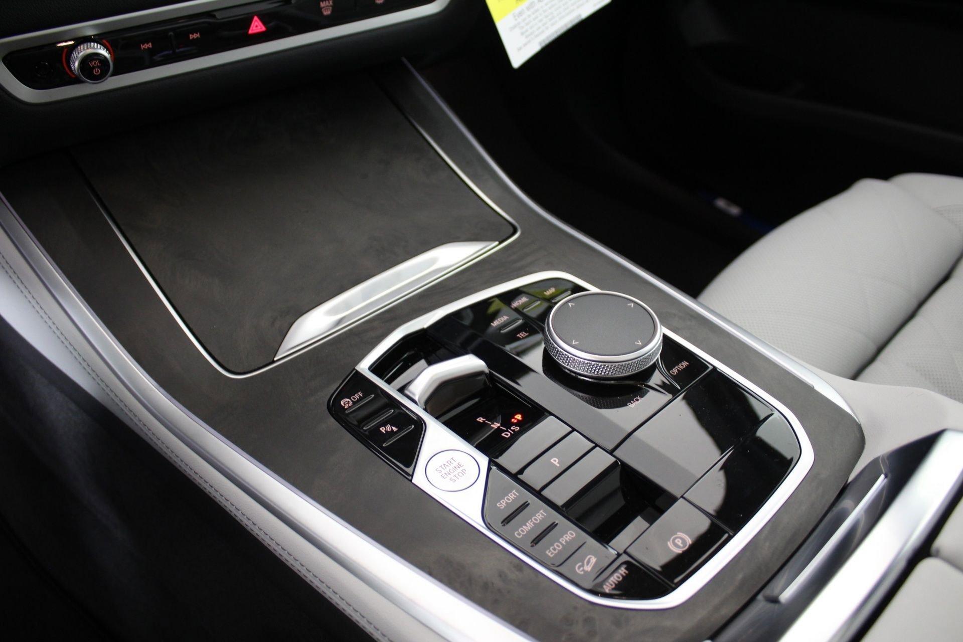 New 2026 BMW X5 xDrive40i AWD/4WD image 17