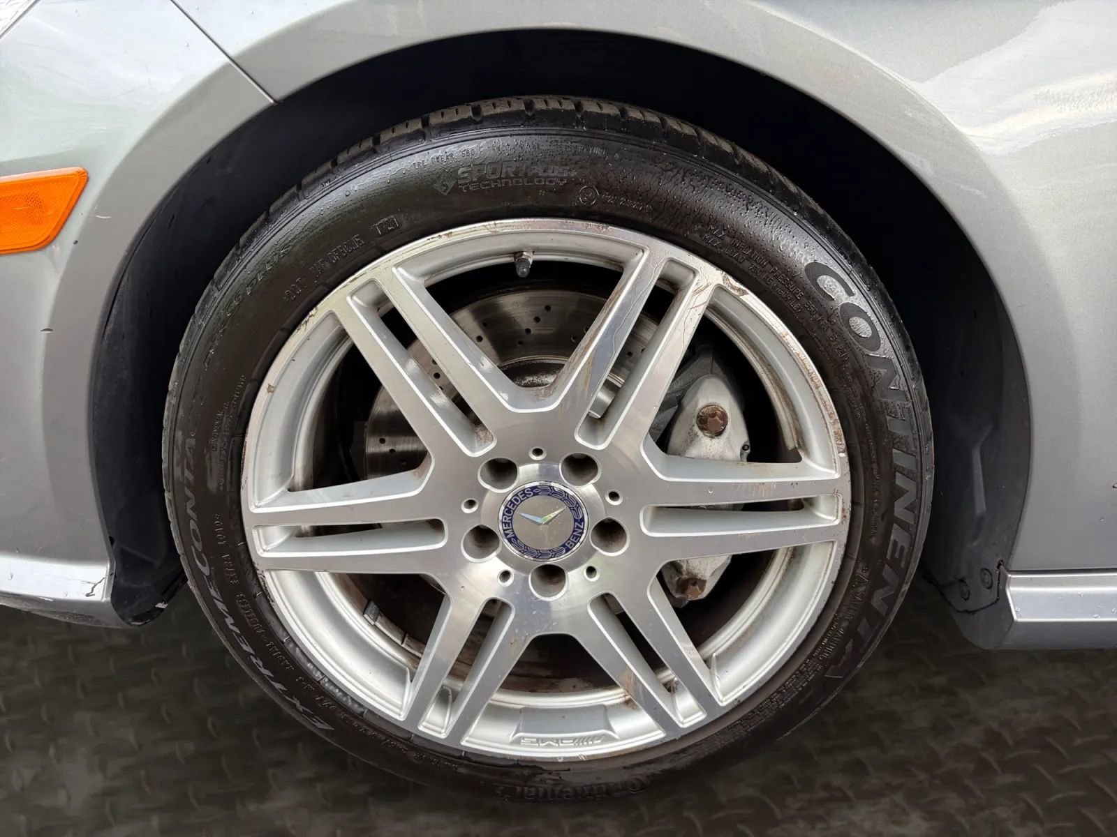 Used 2010 Mercedes-Benz E 550 4MATIC Sedan image 35