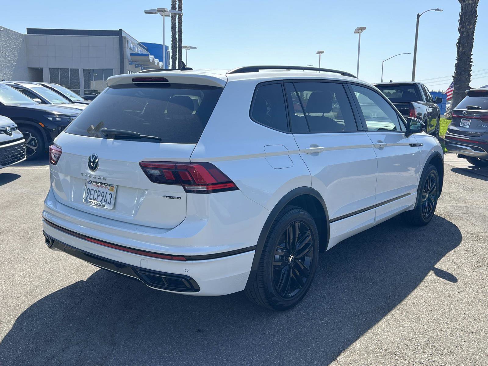 Certified 2022 Volkswagen Tiguan SE R-Line image 26