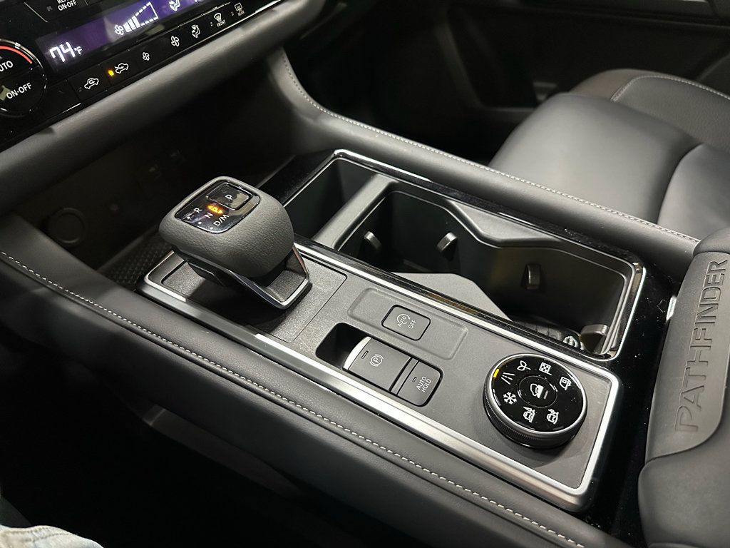 Used 2025 Nissan Pathfinder SL AWD/4WD image 33