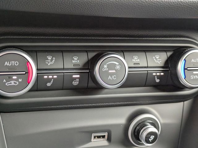 Used 2024 Alfa Romeo Stelvio Quadrifoglio image 27