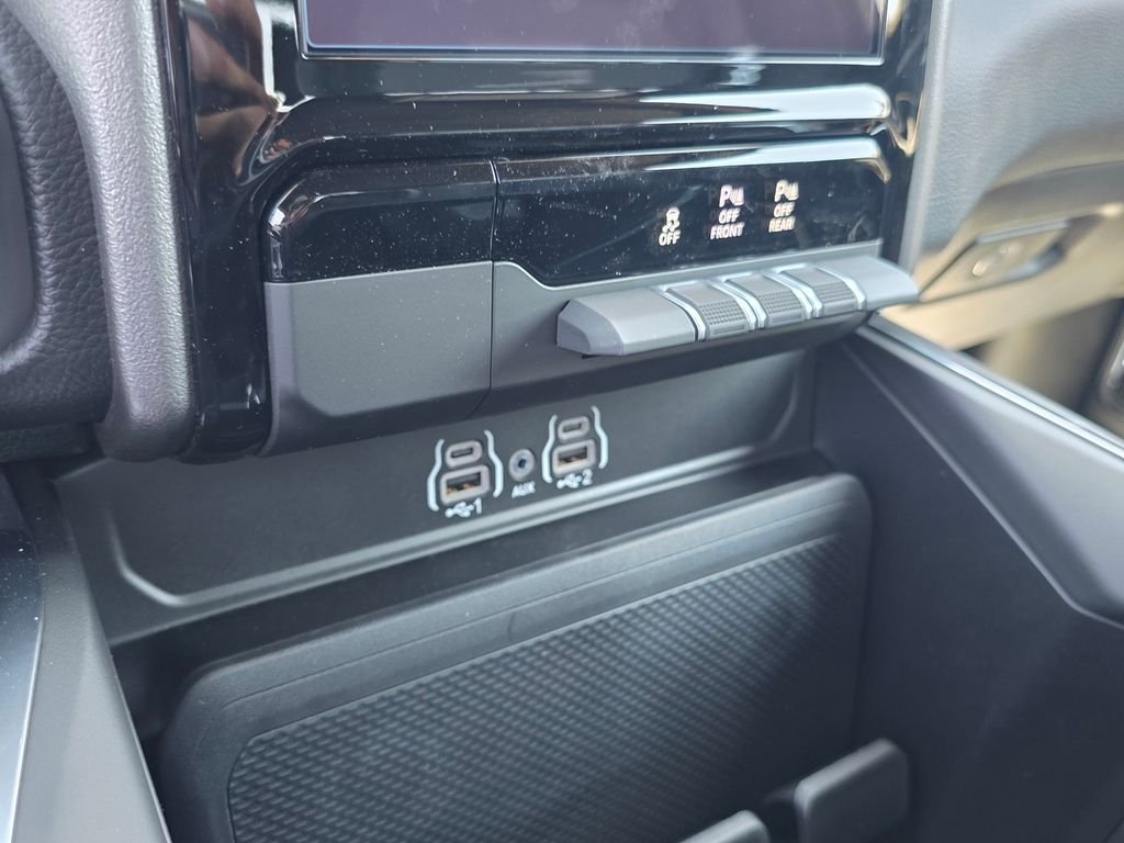 New 2026 RAM 1500 Laramie w/ Sport Appearance Package AWD/4WD image 17