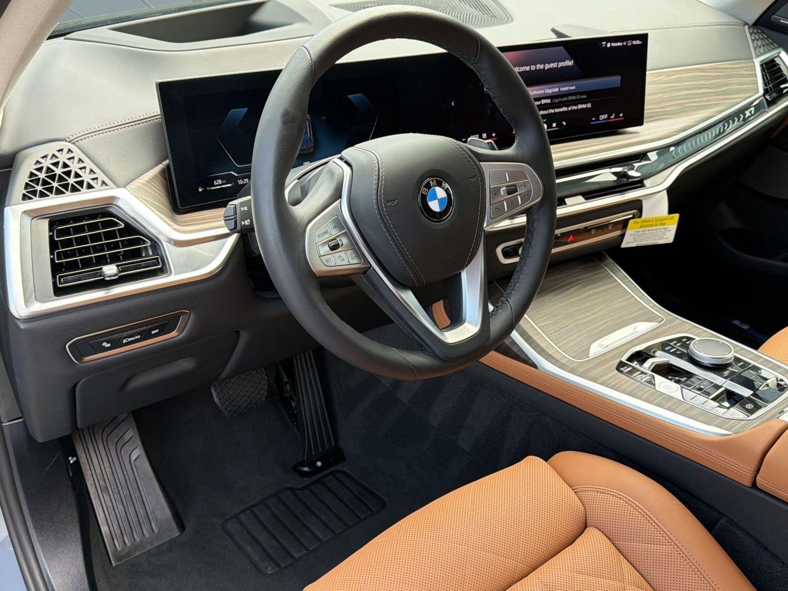 Used 2026 BMW X7 xDrive40i w/ Premium Package AWD/4WD image 4