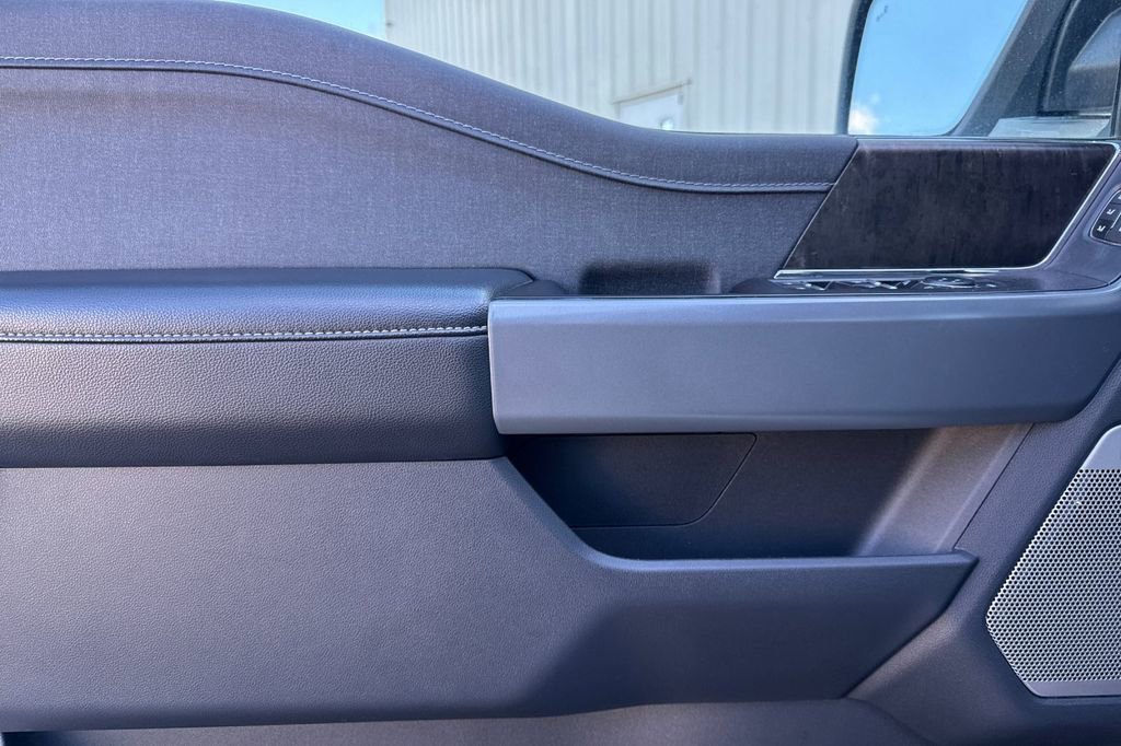 Used 2023 Ford F150 Lariat w/ Trailer Tow Package image 11