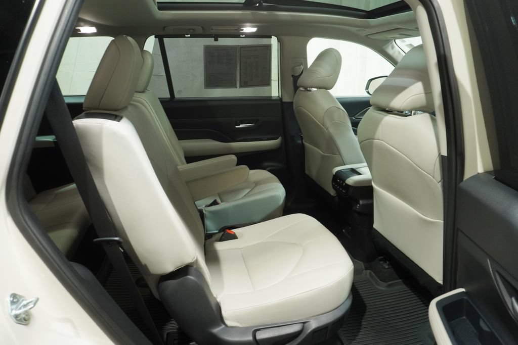 Used 2024 Toyota Grand Highlander AWD image 15