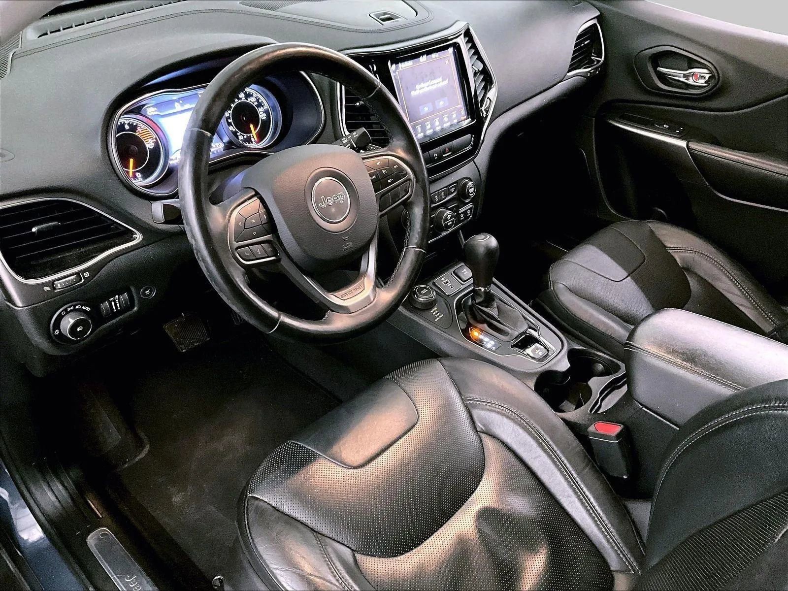 Used 2019 Jeep Cherokee Limited image 12