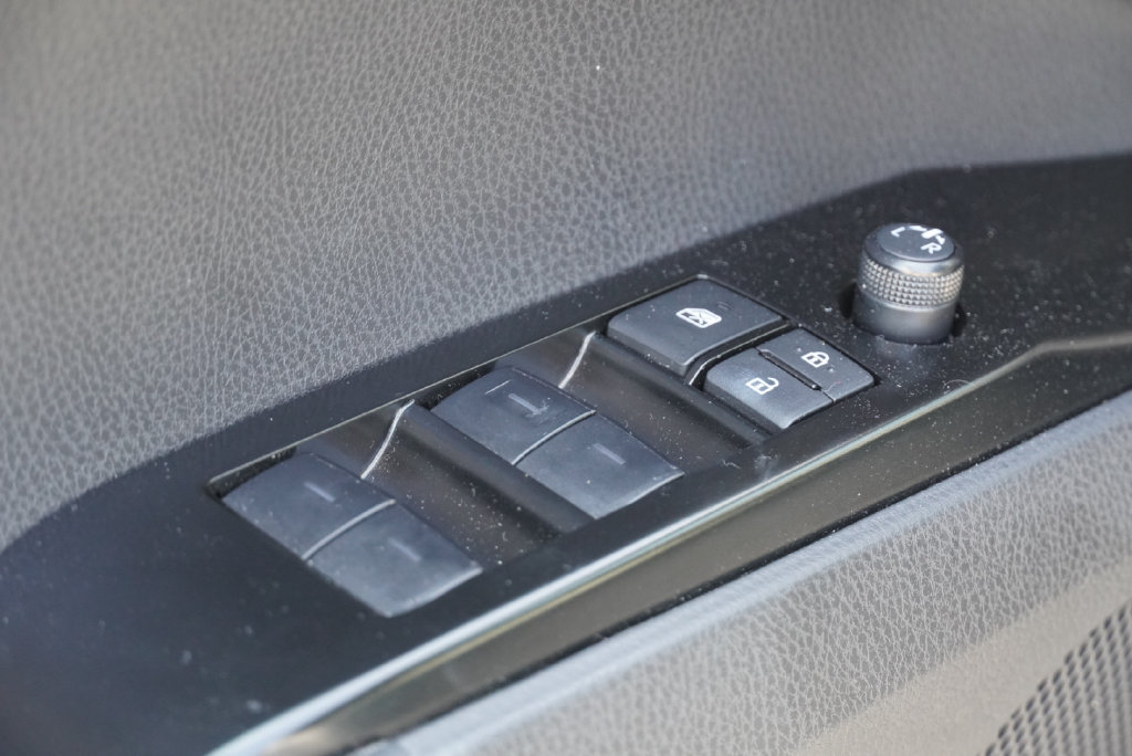 Used 2026 Toyota Camry SE w/ Convenience Package FWD image 19