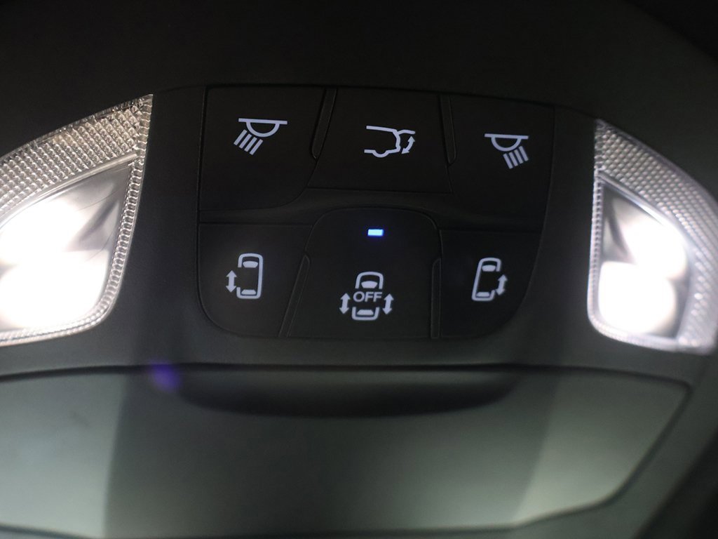 Used 2025 Chrysler Pacifica Select image 47