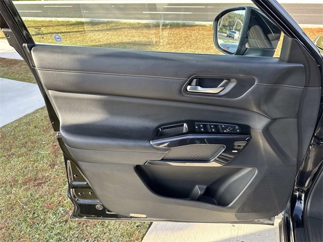 Used 2022 Nissan Pathfinder SV image 19