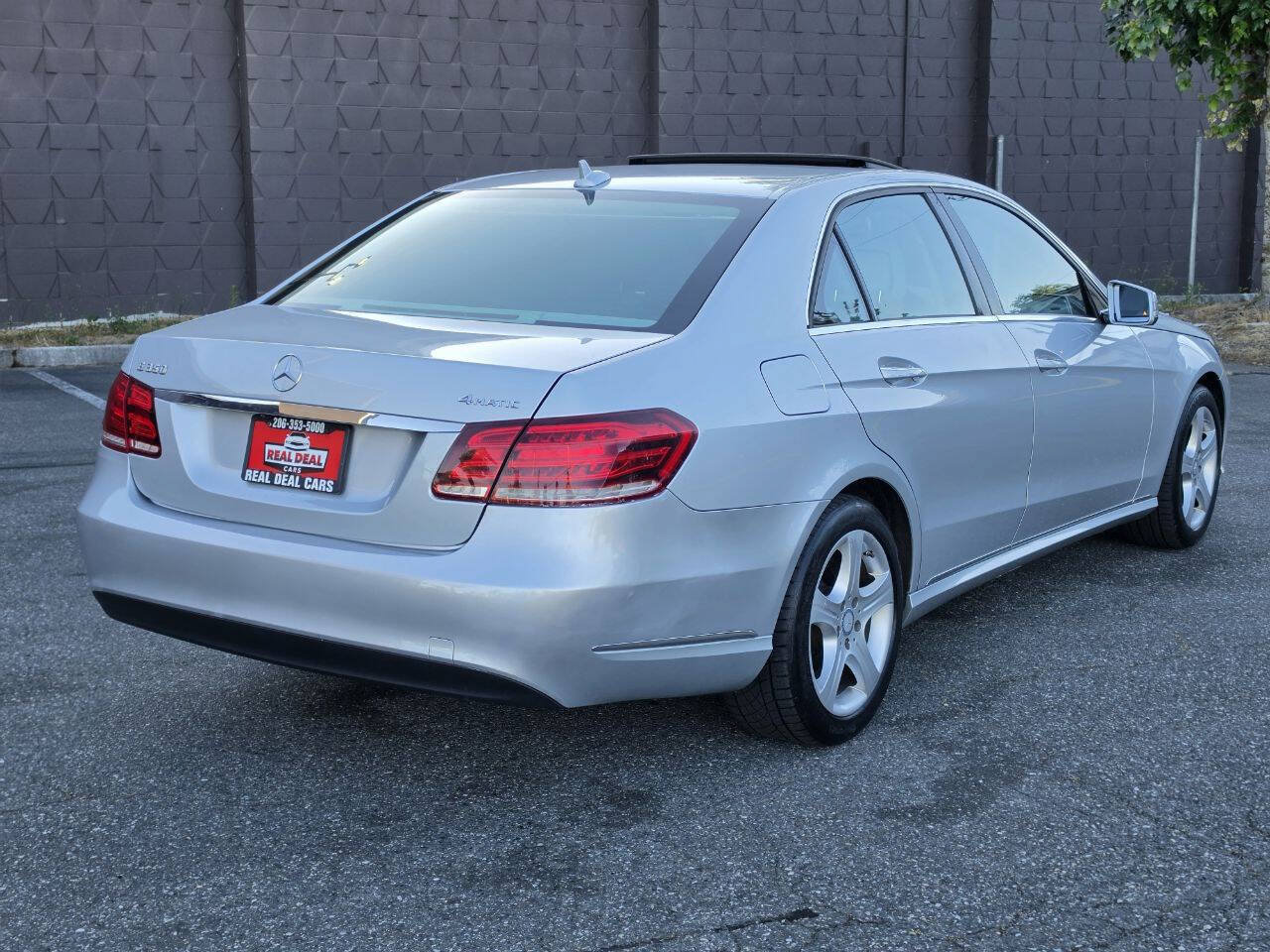 Used 2014 Mercedes-Benz E 350 4MATIC Sedan image 5